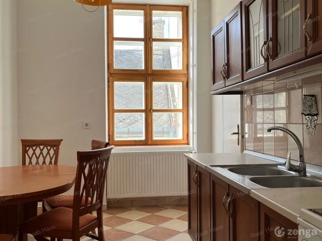 Eladó lakás Győr, Belváros 70 nm