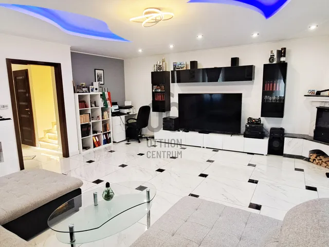 Eladó ház Budapest XXI. kerület, Királyerdő 206 nm