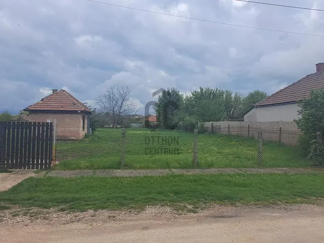 Eladó telek Ercsi 1077 nm