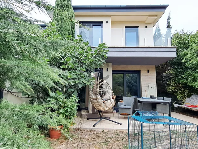 Eladó ház Üröm 110 nm