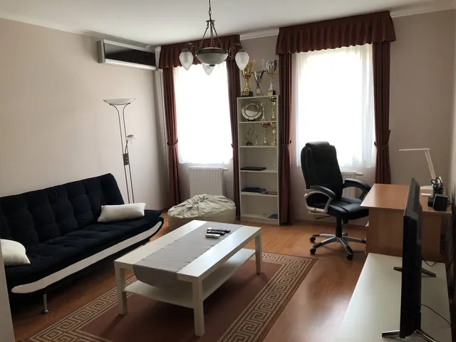 Eladó lakás Paks, Lakótelep 52 nm