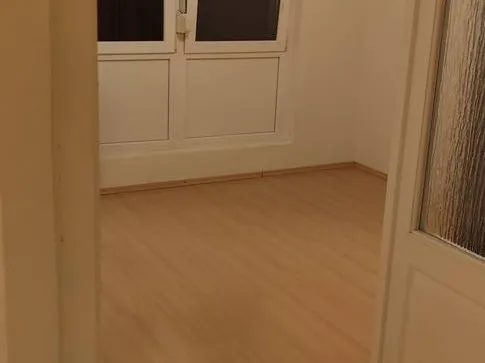 Eladó lakás Paks, Lakótelep, Fenyves utca 48 nm