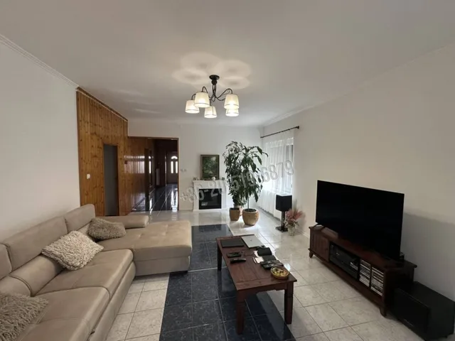 Eladó ház Dunaföldvár, Búzavirág utca 210 nm