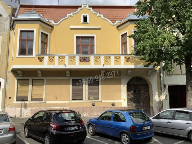 Eladó kereskedelmi és ipari ingatlan Békéscsaba, Szabadság tér 800 nm