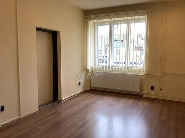 Kiadó kereskedelmi és ipari ingatlan Békéscsaba, Kazinczy utca 16 nm