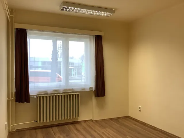 Kiadó kereskedelmi és ipari ingatlan Békéscsaba 10 nm