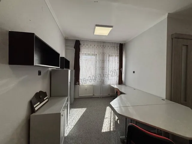 Kiadó kereskedelmi és ipari ingatlan Békéscsaba 45 nm