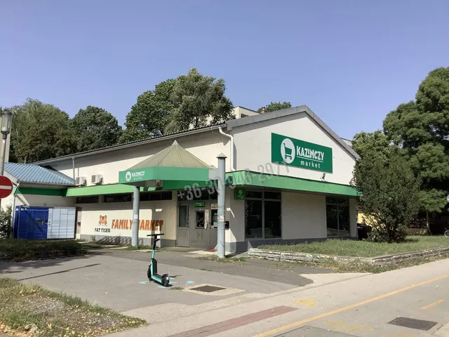 Eladó kereskedelmi és ipari ingatlan Békéscsaba, Kazinczy-lakótelep 900 nm