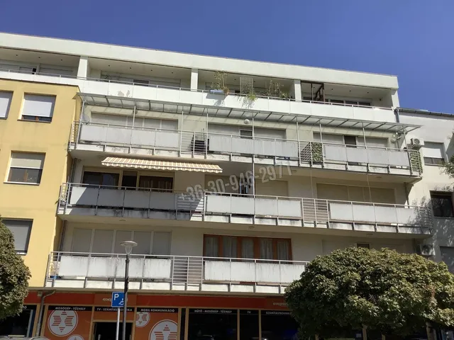 Kiadó kereskedelmi és ipari ingatlan Békéscsaba, Gyóni Géza utca 200 nm