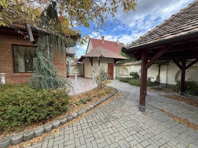 Eladó ház Gyula, Eminescu utca 257 nm