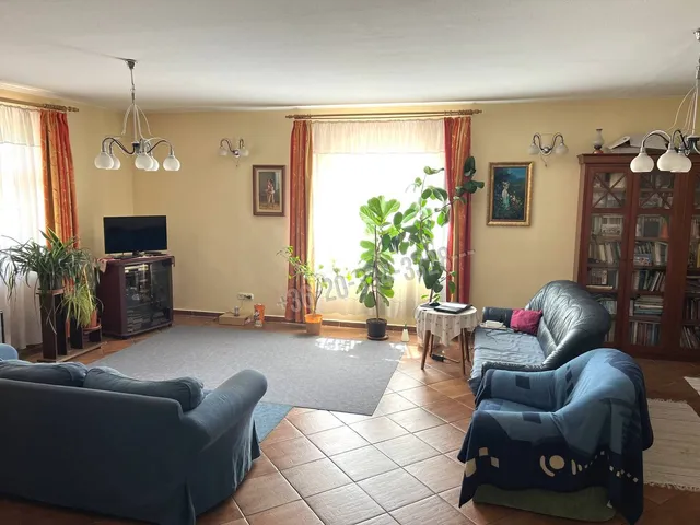Eladó ház Budapest XVI. kerület, Rákosszentmihály 245 nm