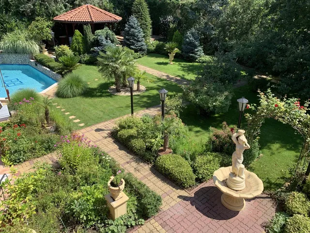 Eladó ház Budapest XVI. kerület, Árpádföld 350 nm