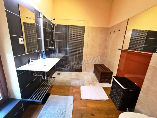 Eladó ház Budapest XVI. kerület, Rákosszentmihály 210 nm