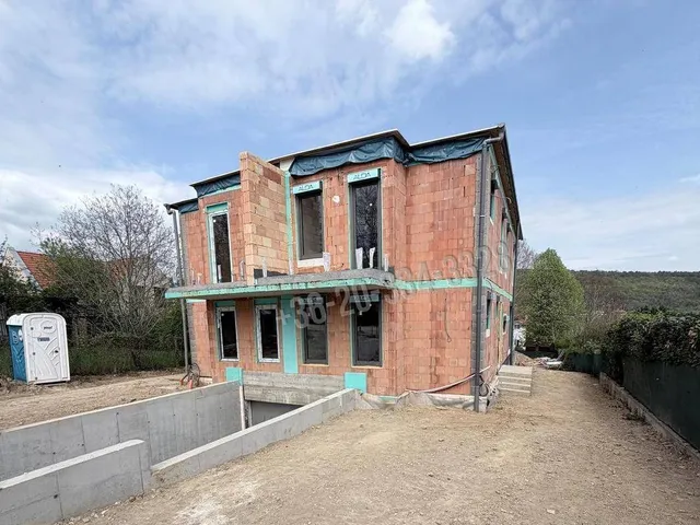 Eladó ház Budapest III. kerület, Aranyhegy 178 nm