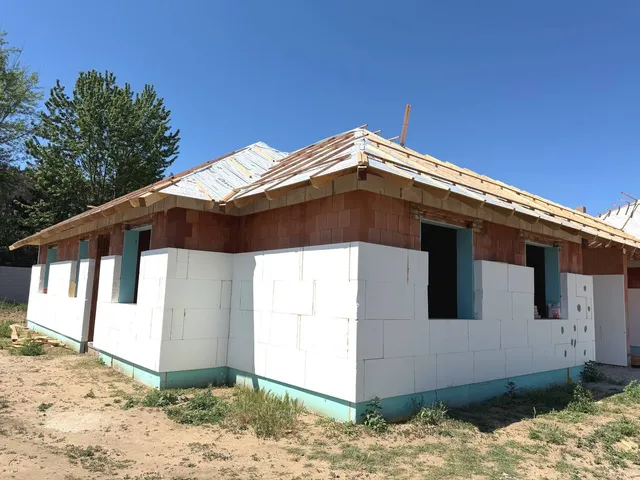 Eladó ház Erdőkertes, Háromház 119 nm