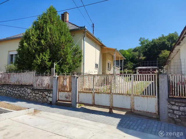 Eladó ház Alsónána 95 nm