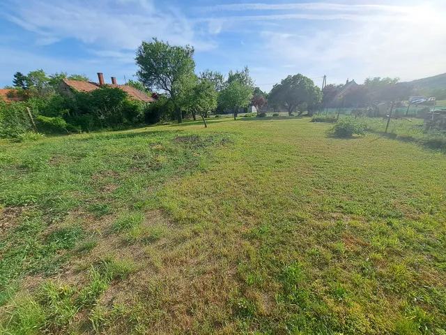 Eladó telek Aszófő 660 nm