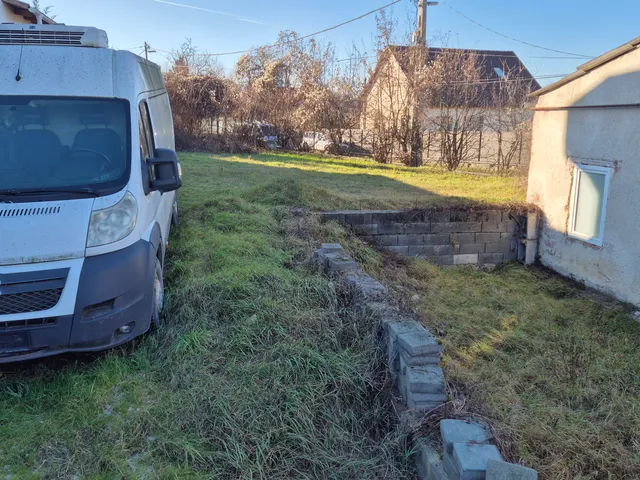 Eladó telek Üröm 620 nm