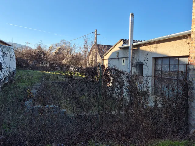 Eladó telek Üröm 620 nm