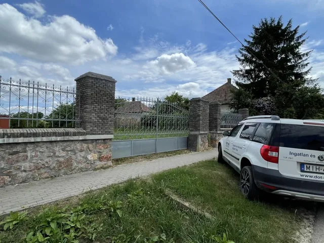 Eladó telek Kocs 3158 nm