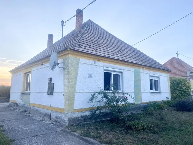 Eladó ház Szákszend 108 nm