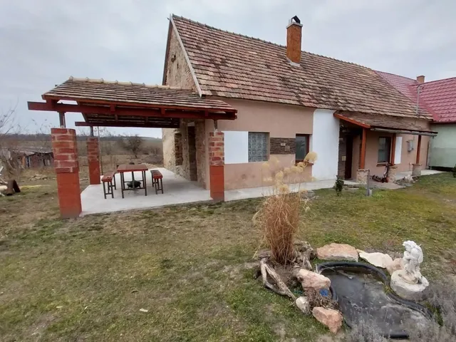Eladó ház Ászár 90 nm