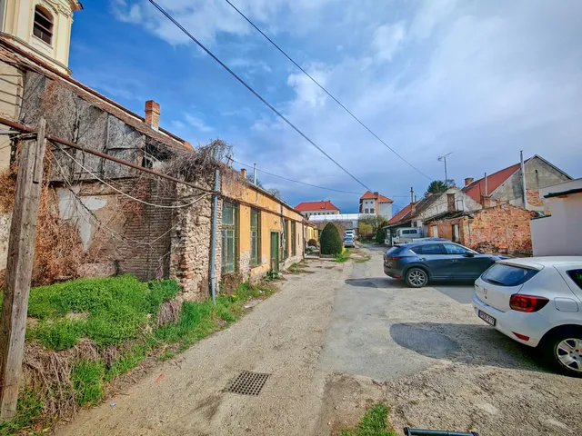 Eladó telek Tata 151 nm