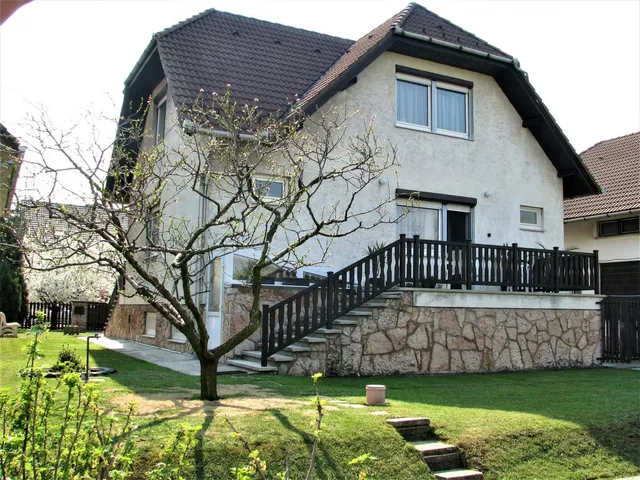 Eladó ház Tatabánya 220 nm