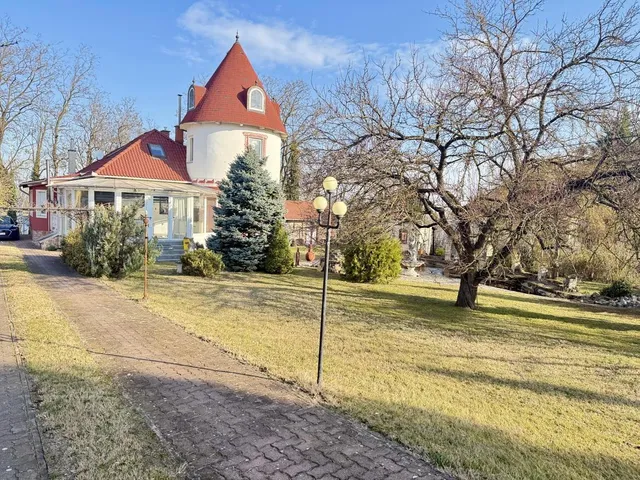 Eladó ház Komárom 238 nm