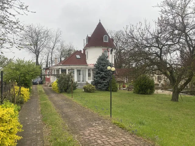 Eladó ház Komárom 238 nm