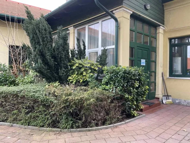 Eladó kereskedelmi és ipari ingatlan Tata 233 nm