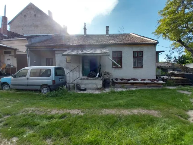 Eladó kereskedelmi és ipari ingatlan Komárom 138 nm