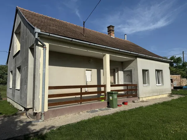 Eladó ház Mocsa 91 nm