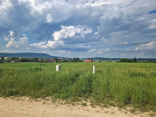 Eladó telek Tarján 1070 nm