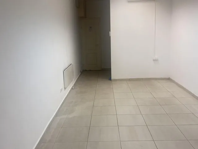 Kiadó kereskedelmi és ipari ingatlan Komárom 28 nm