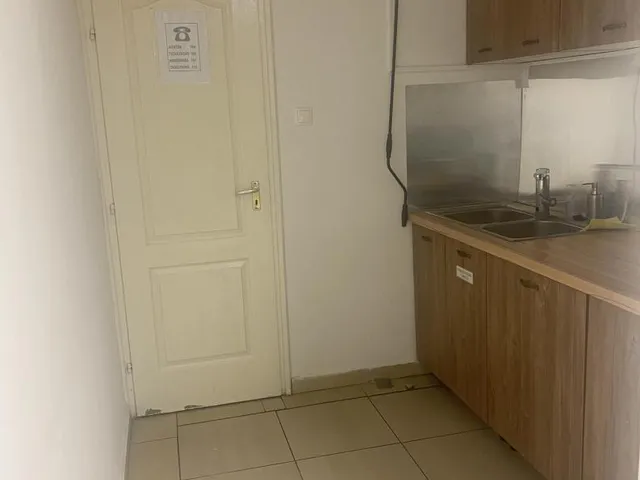 Kiadó kereskedelmi és ipari ingatlan Komárom 28 nm