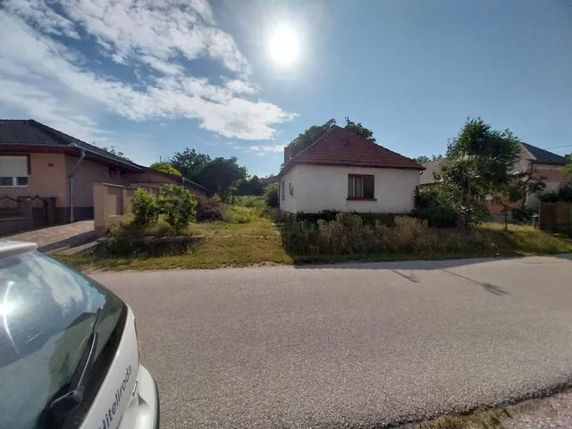 Eladó ház Ászár 63 nm
