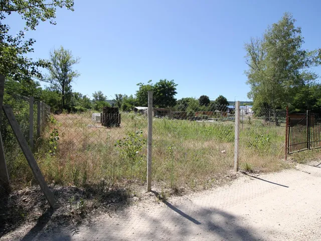 Eladó telek Tatabánya 720 nm