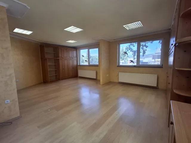 Kiadó kereskedelmi és ipari ingatlan Tatabánya 400 nm