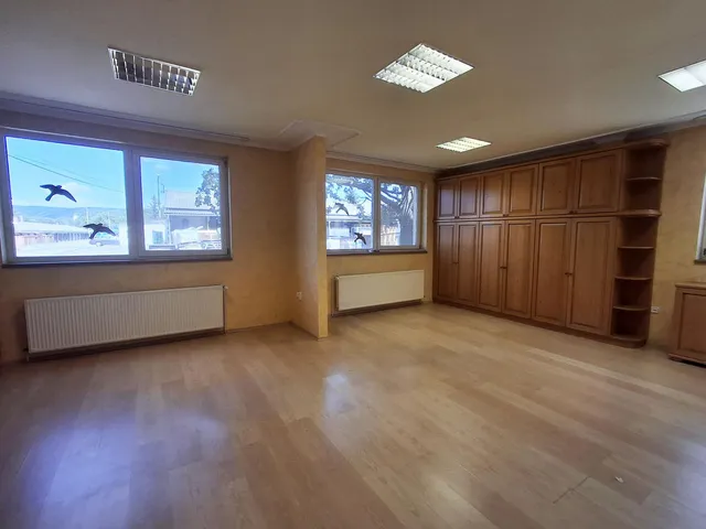 Kiadó kereskedelmi és ipari ingatlan Tatabánya 400 nm