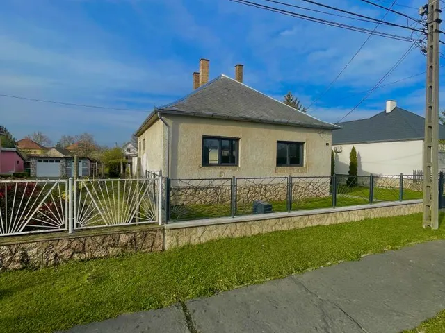 Eladó ház Komárom 93 nm