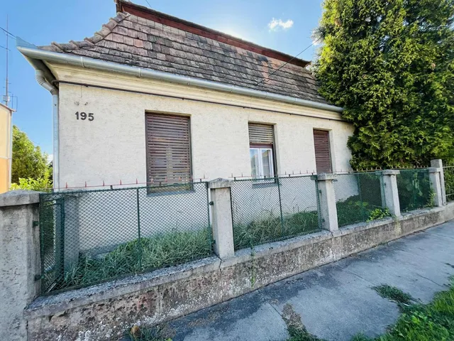 Eladó ház Naszály 111 nm