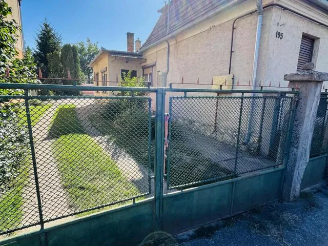 Eladó ház Naszály 111 nm