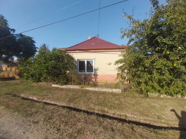 Eladó ház Szákszend 115 nm