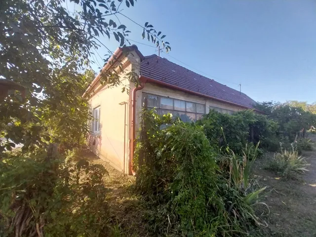 Eladó ház Szákszend 115 nm