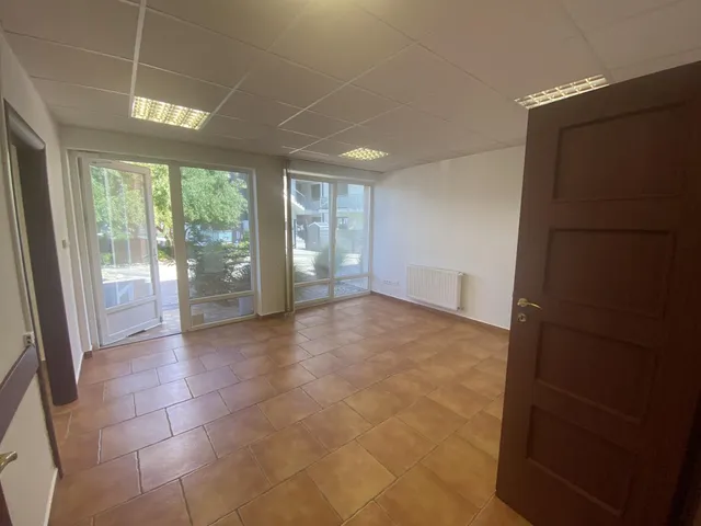Eladó kereskedelmi és ipari ingatlan Tatabánya 51 nm