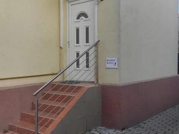 Kiadó ház Komárom 90 nm