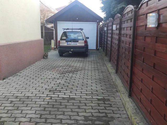 Kiadó ház Komárom 90 nm