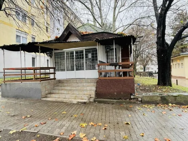 Eladó kereskedelmi és ipari ingatlan Komárom 36 nm