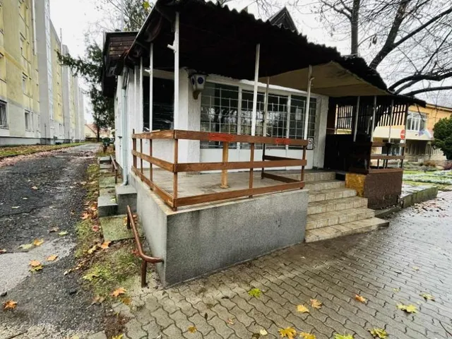 Eladó kereskedelmi és ipari ingatlan Komárom 36 nm